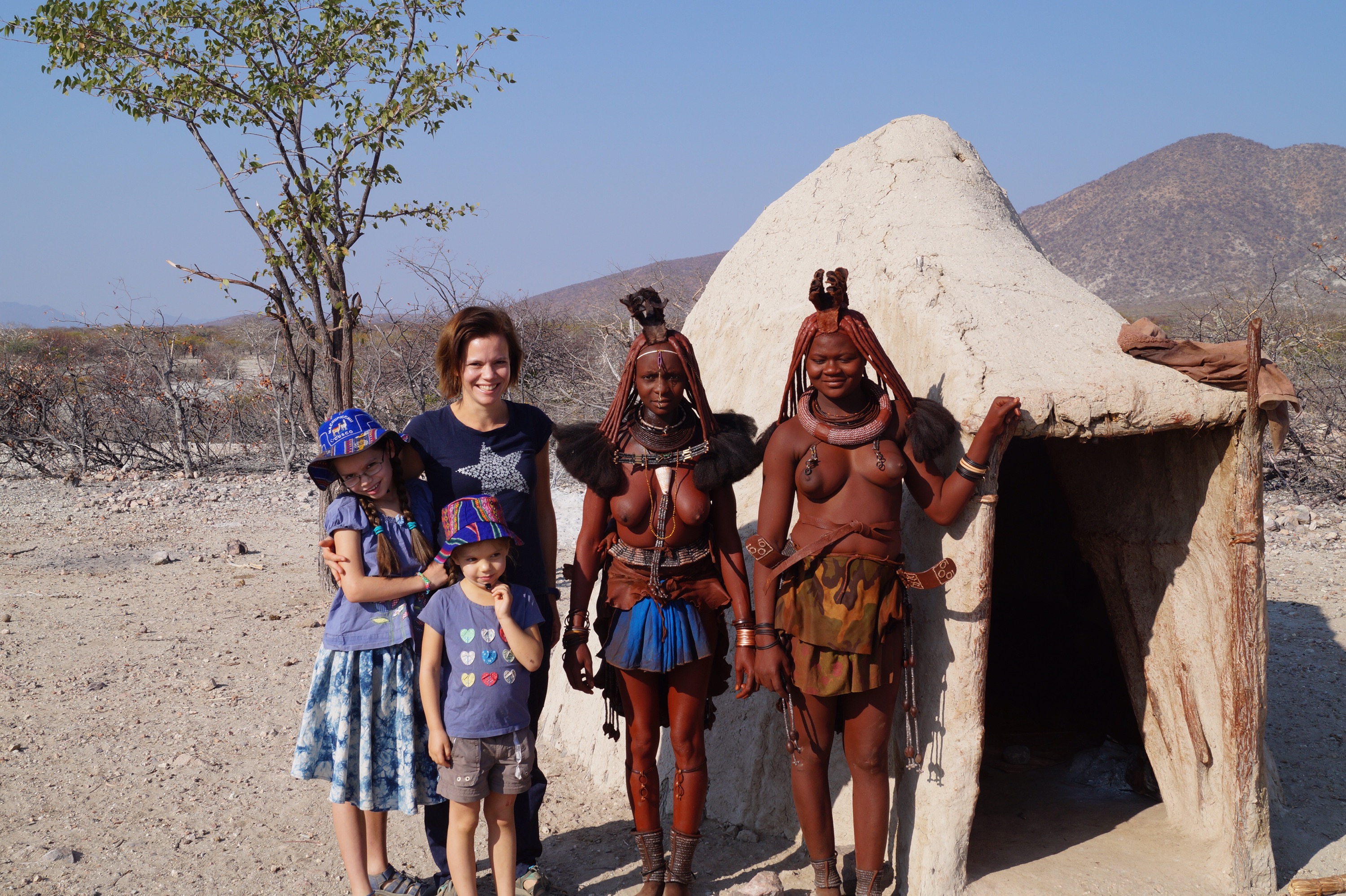 Мужчина женщина в племени. Племя Химба в Намибии. Племя Химба в Намибии женщины. Красавицы племени Химба Намибия. Африканскоt племенz Химба.